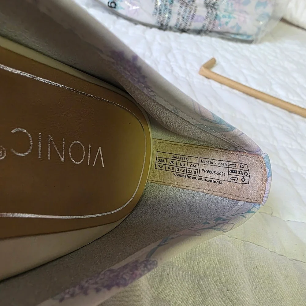 Vionic Callisto Ballet Flats Cream Pastel Floral Cottage Coquette Womens 6.5 New